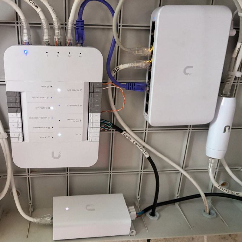 Ubiquiti UniFi Access Hub - Image 3